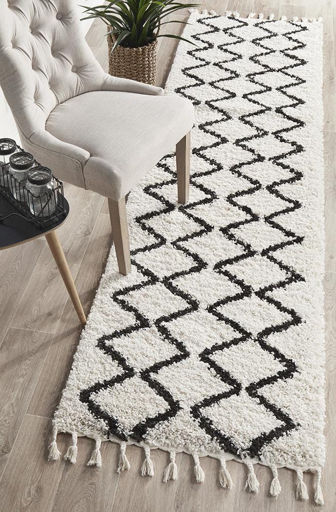 Saffron Runner Rug in White