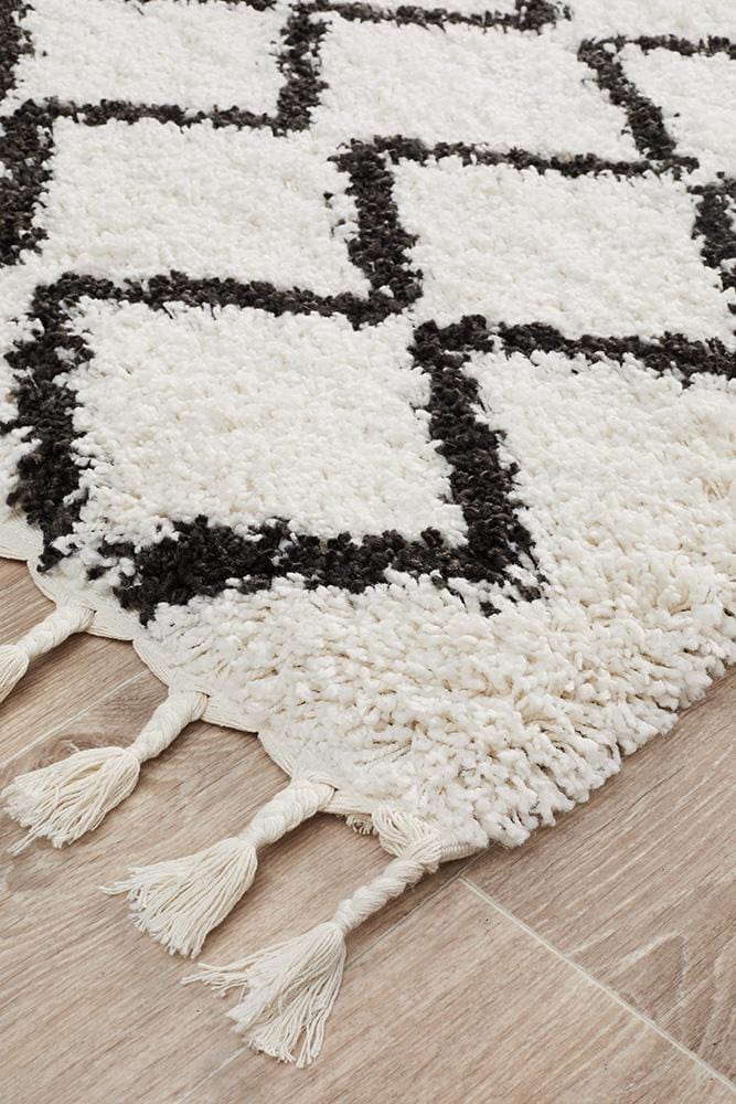 Saffron Runner Rug in White