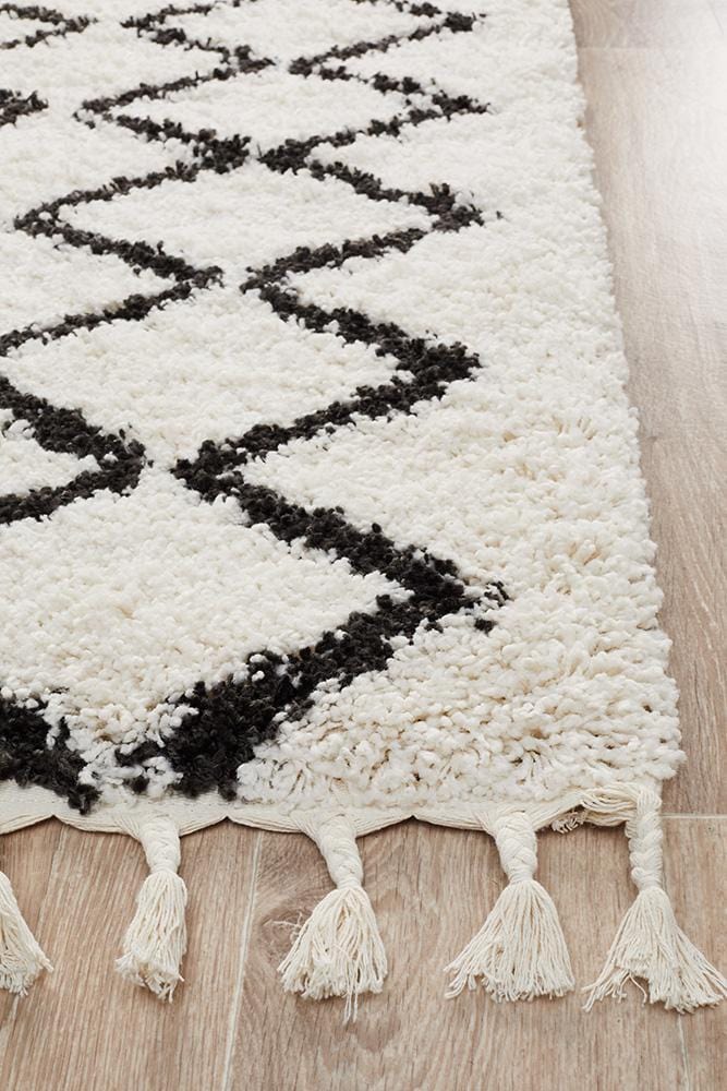 Saffron Runner Rug in White