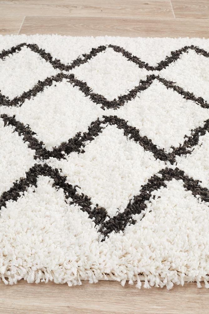 Saffron Runner Rug in White