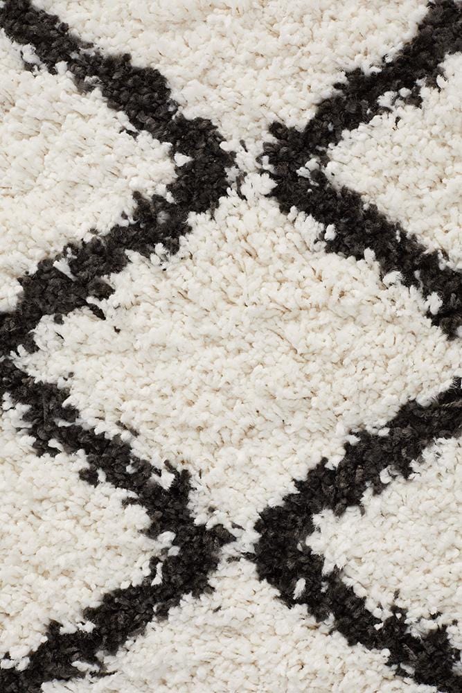 Saffron Runner Rug in White