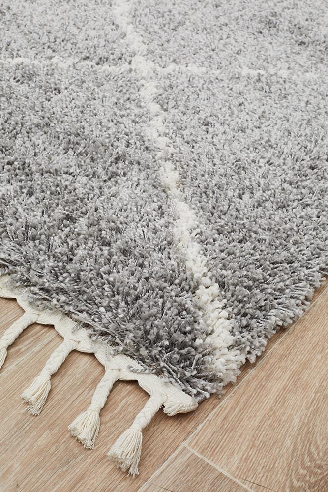 Saffron Rug in Silver
