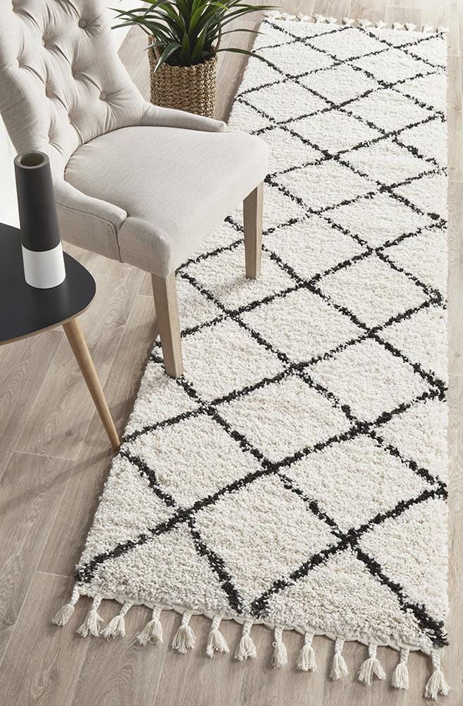 Saffron Runner Rug in White