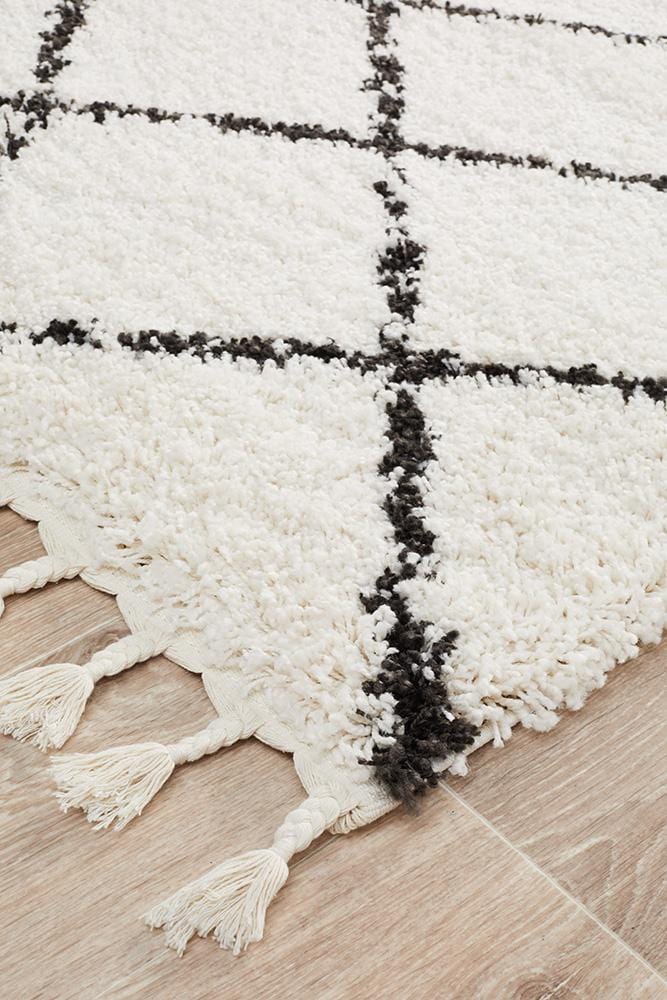 Saffron Runner Rug in White