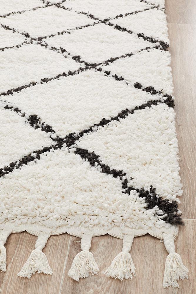 Saffron Runner Rug in White