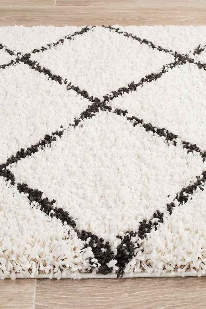 Saffron Runner Rug in White