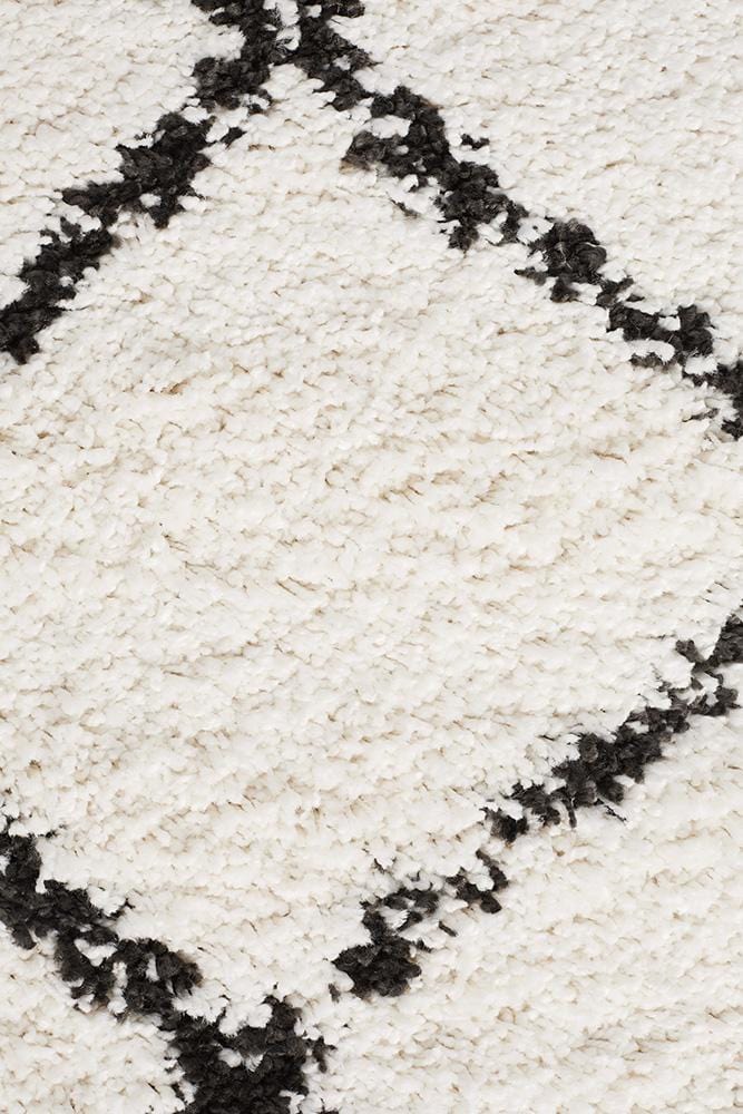 Saffron Runner Rug in White