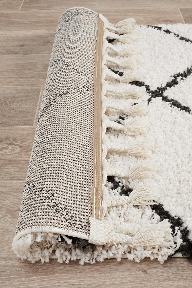 Saffron Runner Rug in White
