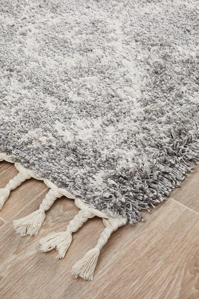 Saffron Runner Rug in Silver