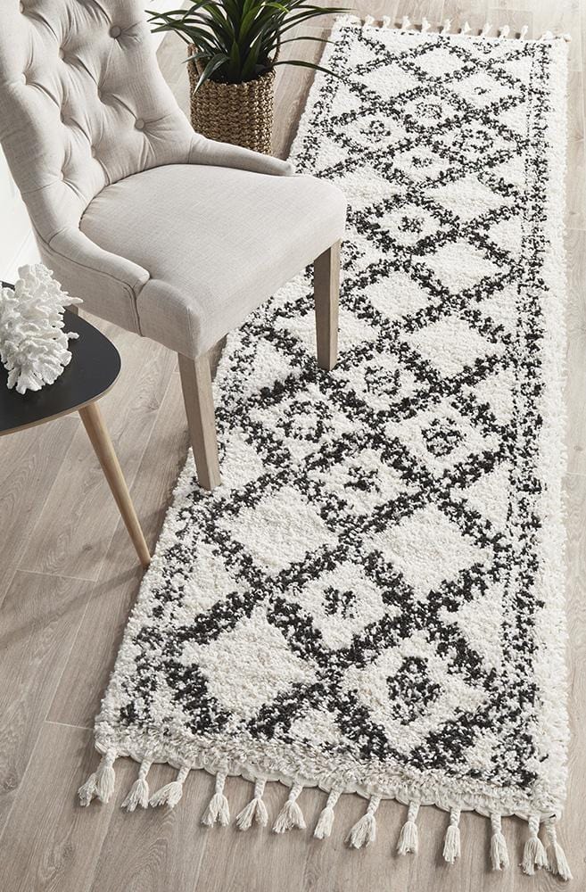 Saffron Runner Rug in White