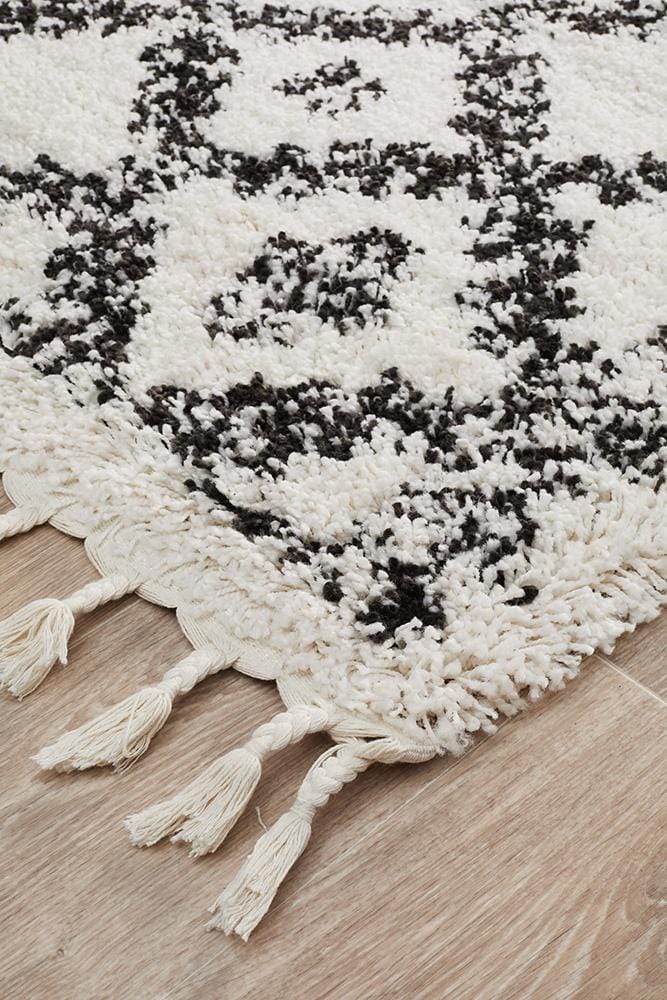 Saffron Runner Rug in White