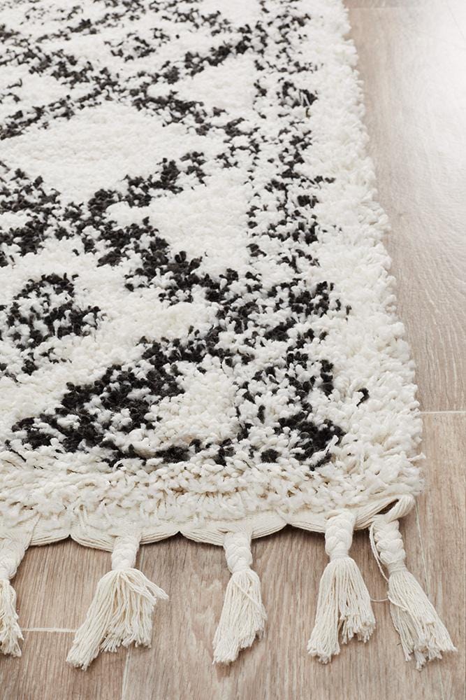 Saffron Runner Rug in White
