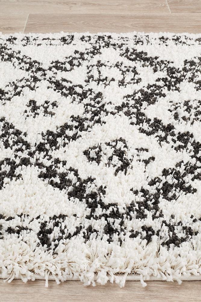 Saffron Runner Rug in White