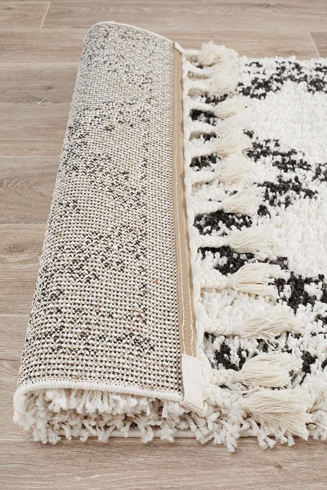 Saffron Runner Rug in White