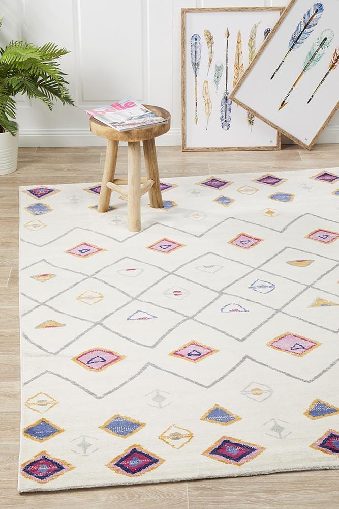 Zanzibar in White Rug