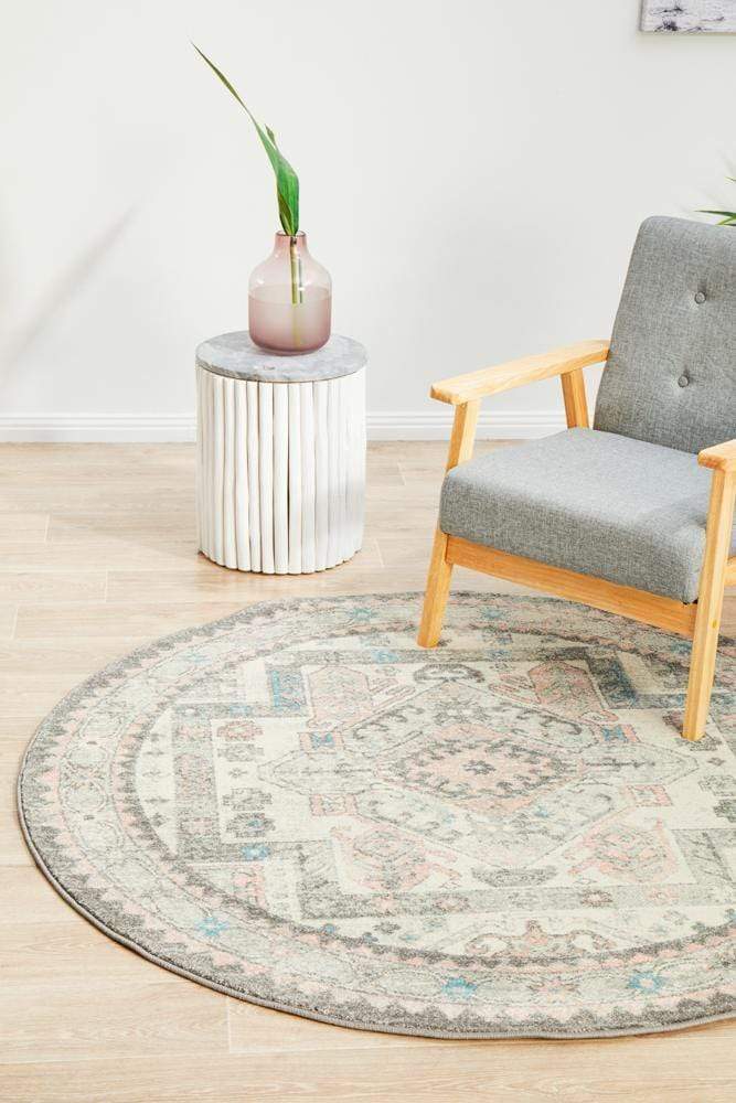 Avenue in Silver : Round Rug