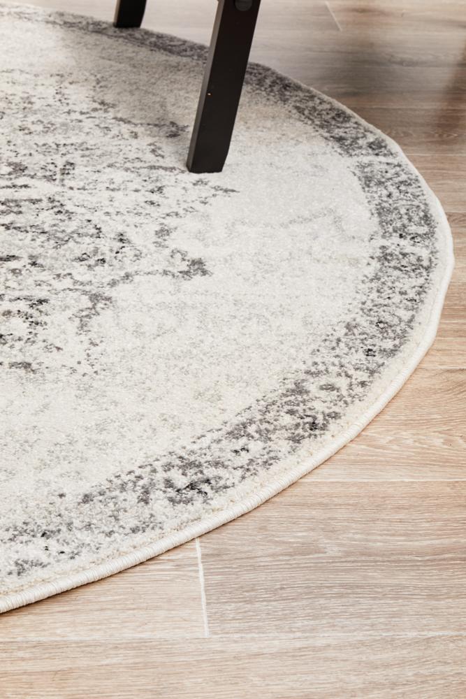 Chrome Medallion Round Rug In Silver