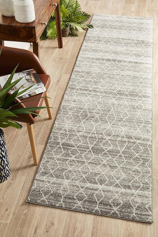 Evoke Cluster Runner Rug In Silver