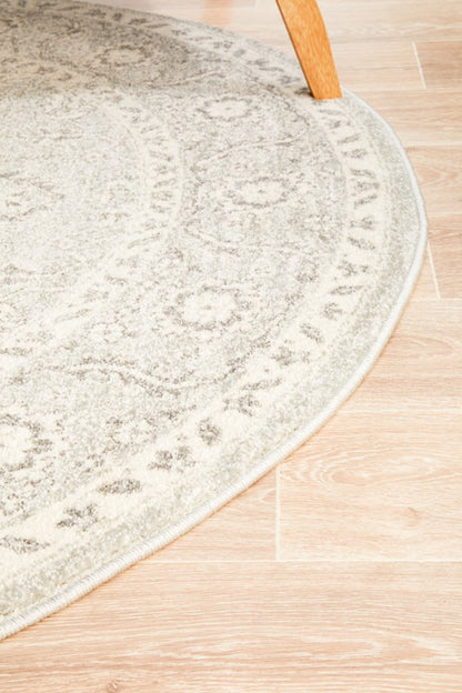 Evoke Star Round Rug In Silver