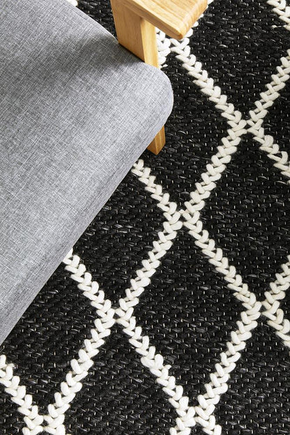 Huxley Rug In Black