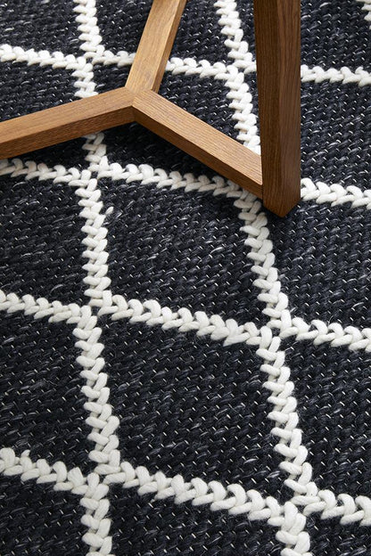 Huxley Rug In Black