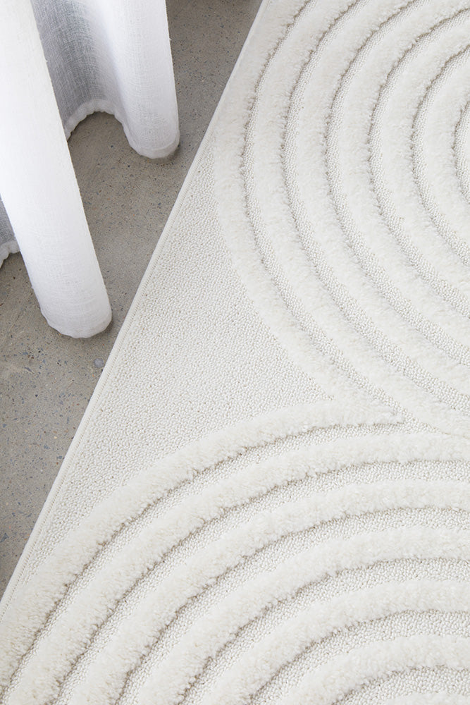 Lotus Carl in White Runner Rug